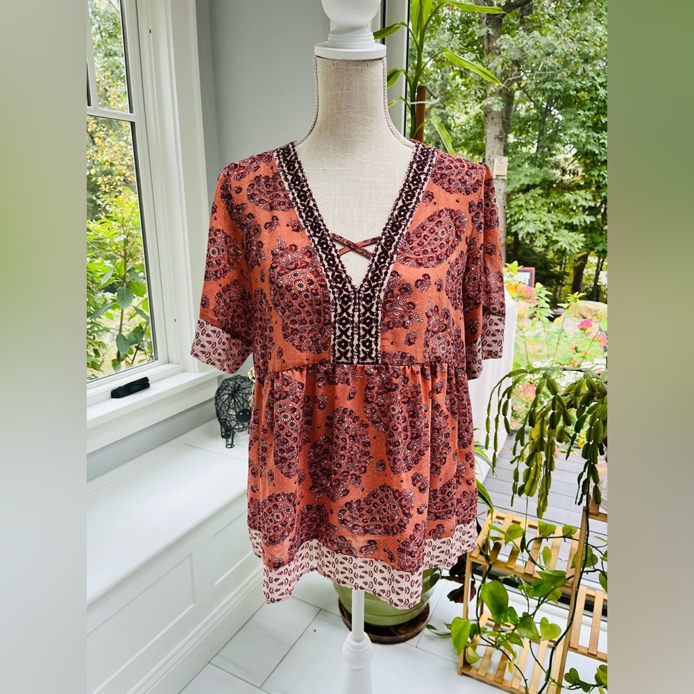 Knox Rose paisley ruffle top